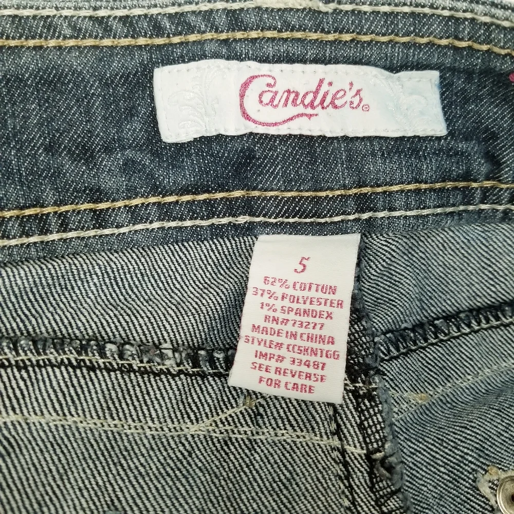✨️ Candie's Blue Ladies Size 5 Distressed Jean Capris Pants - Picture 2 of 11